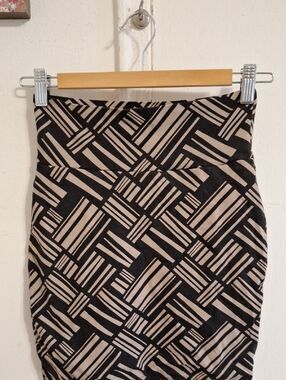 Forever 21 Black and Tan Geometric high waist mini-Skirt